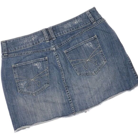 Elle Skirt Womens Size 8 Mini Blue Denim Distressed Sequin Measures 31 x 14 - Picture 7 of 8